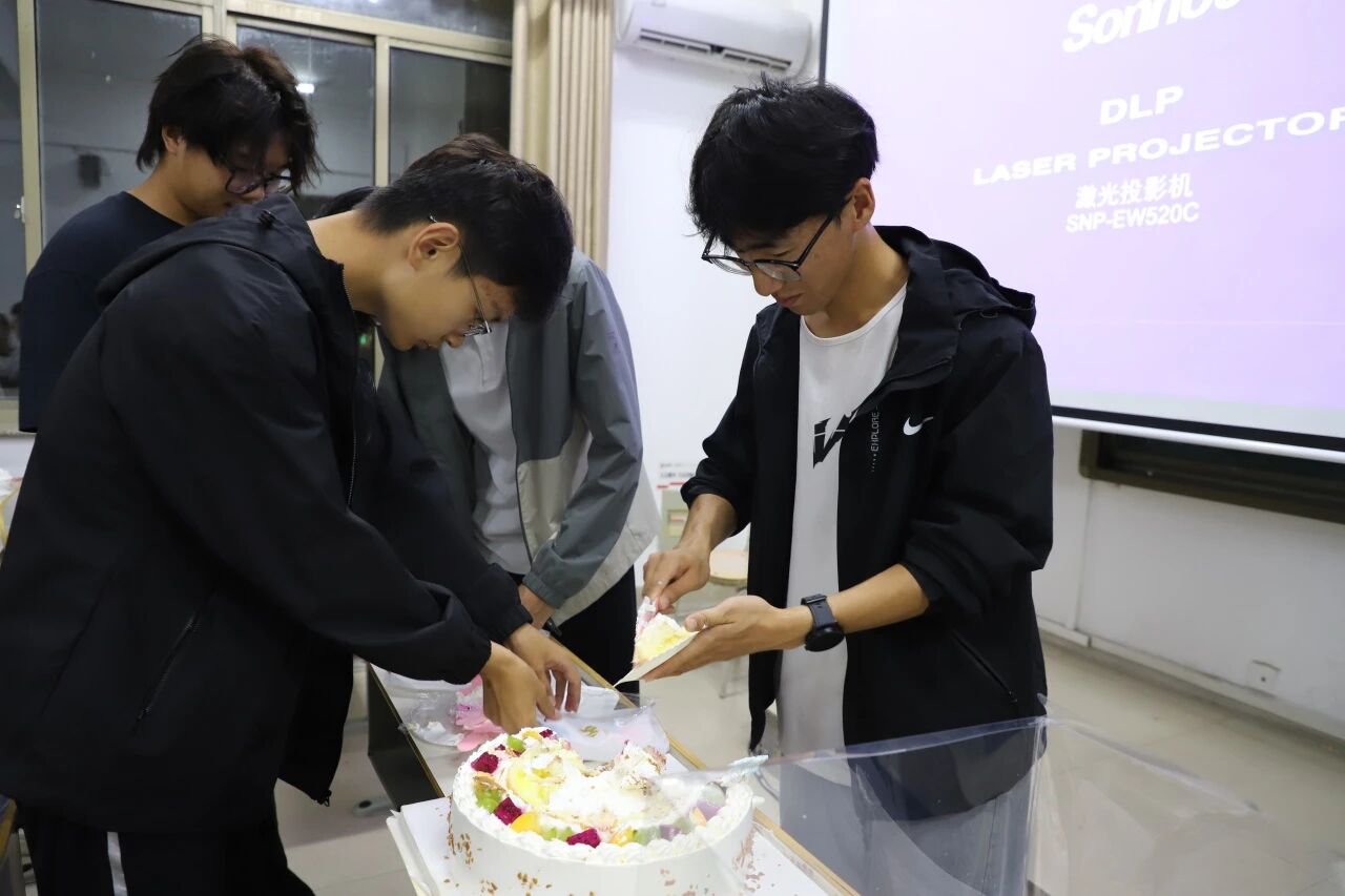 机电工程学院2025级各班级举办中秋晚会